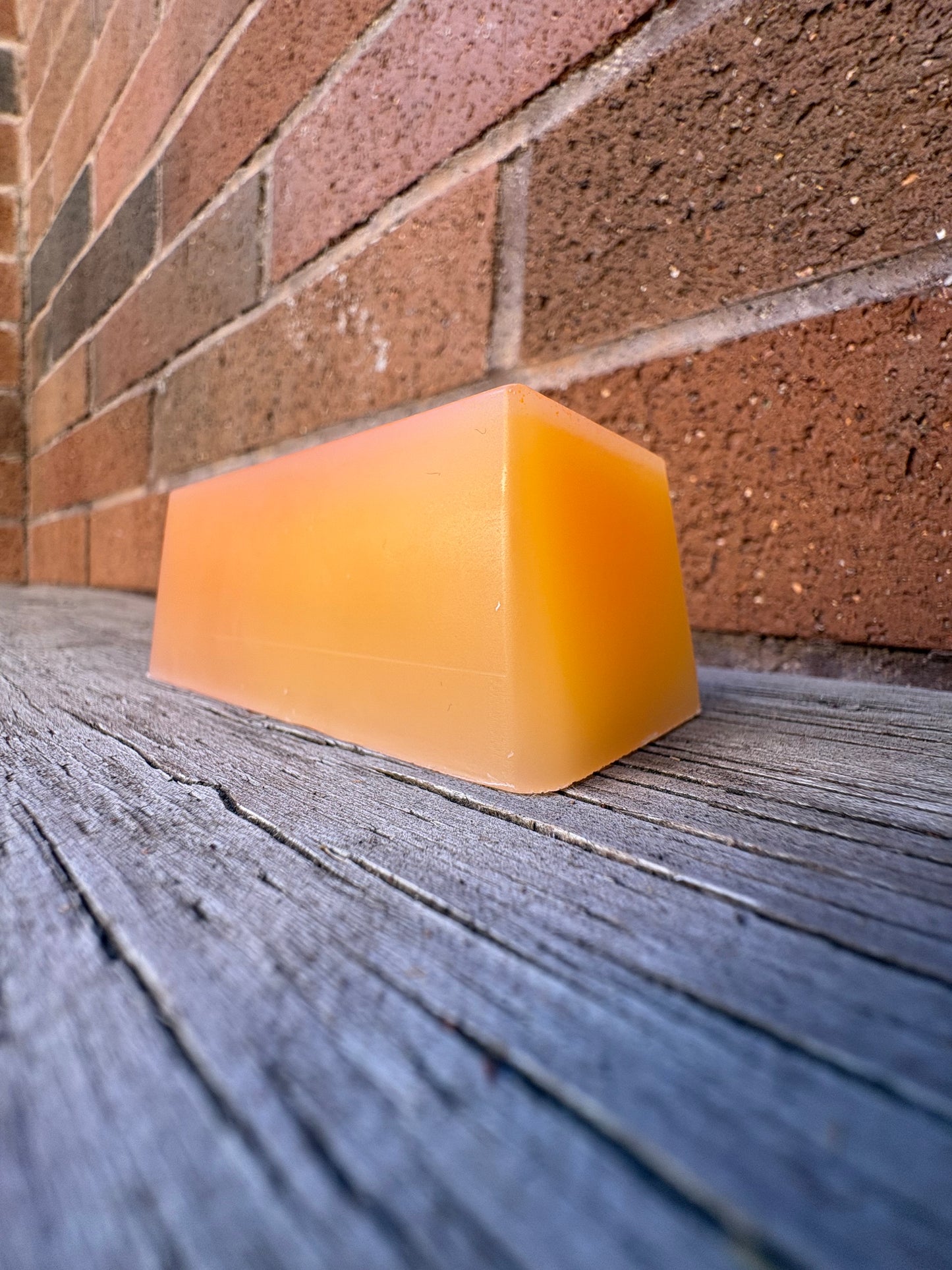 Color Changing Wax( Orange to Maroon)